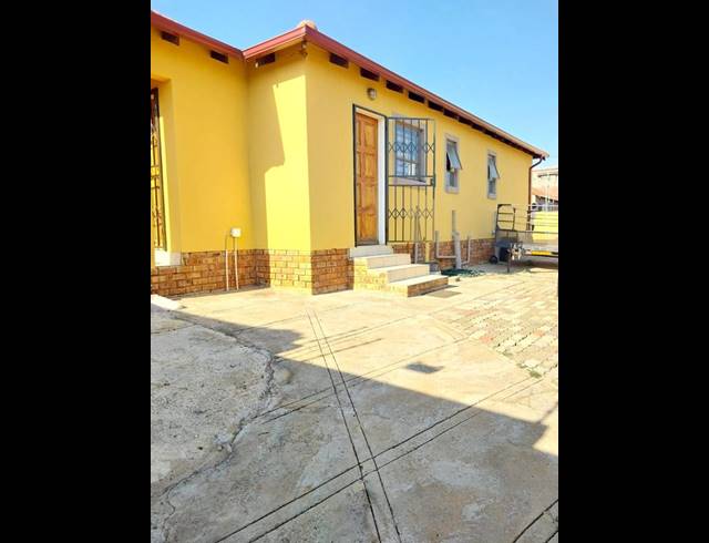 3 BEDROOM PROPERTY TO RENT IN DEVLAND